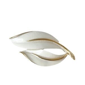 Vintage SARAH COVENTRY White Leaf Brooch Pin Gold Tone Jewelry Elegant COV MCM